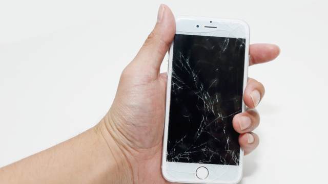 iPhone Ekran Değişimi Fiyatı Ne Kadardır ? iPhone Ekran Değişimi Fiyatı Ne Kadardır ?